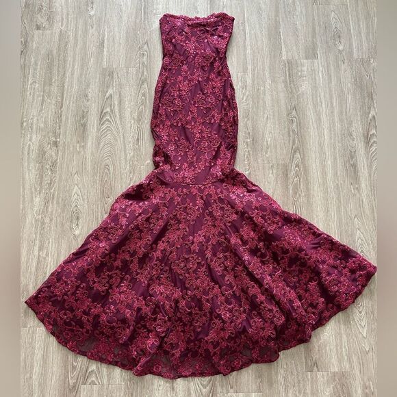 Nova Luxe Burgundy Lace Dress - Picture 4 of 12